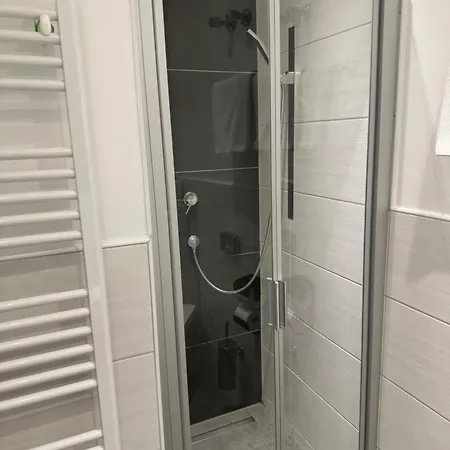Отель Hotel Central 3*