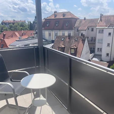 מלון Hotel Central