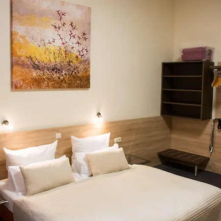 فندق Hotel Central 3*