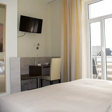 מלון Hotel Central