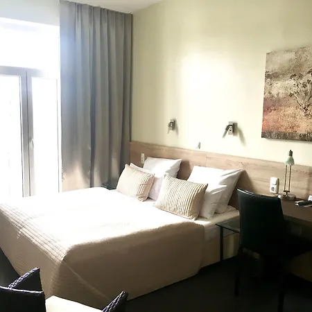 מלון Hotel Central