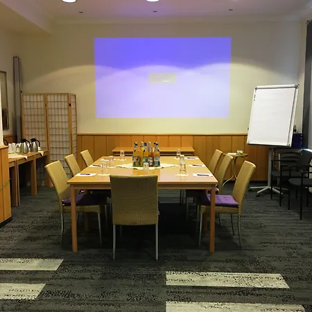 מלון Hotel Central