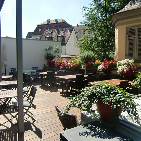 מלון Hotel Central