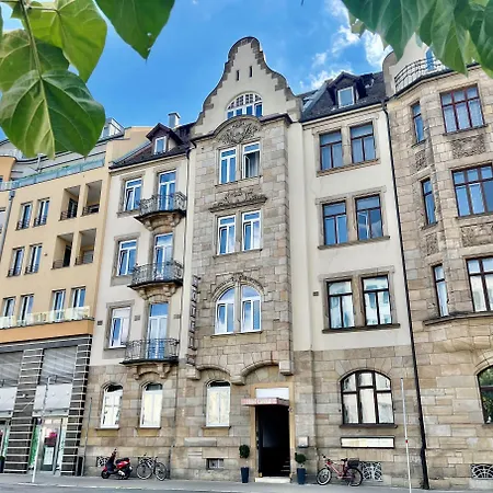 מלון Hotel Central 3*