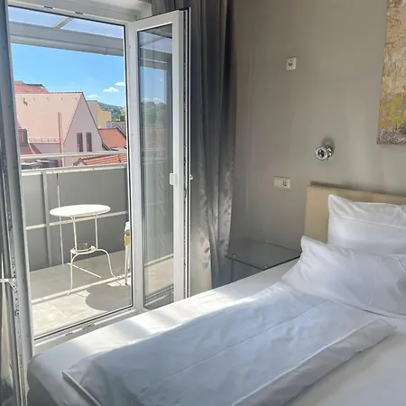 מלון Hotel Central 3*